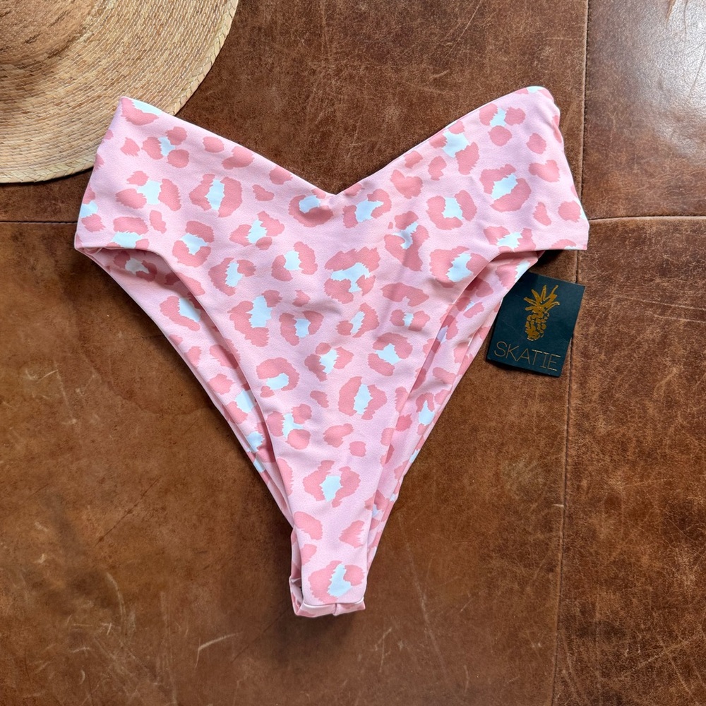 SKATIE Melly bikini bottom in Coco (pink animal print) - Picture 2 of 8